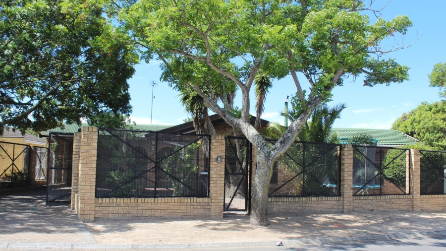 3 Bedroom Property for Sale in Avondale Western Cape